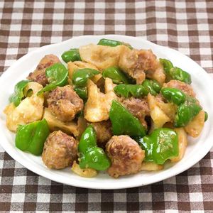 「豚こまボールとれんこんのごまみそ炒め」のレシピ動画