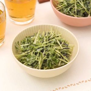 豆苗とひじきのマヨあえ