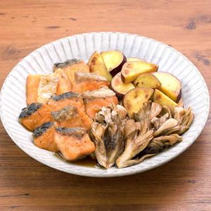 「鮭とさつまいもの焼き浸し」のレシピ動画