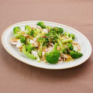 「マッシュルームとブロッコリーのサラダ」のレシピ動画