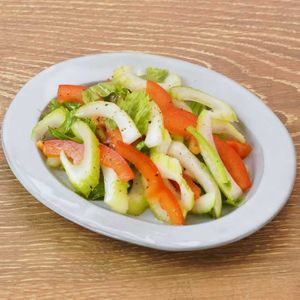 「セロリと赤パプリカのレモン和え」のレシピ動画