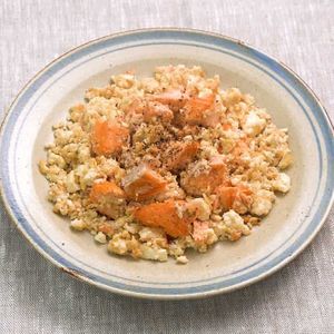 「豆腐とおからの鮭チャーハン風」のレシピ動画