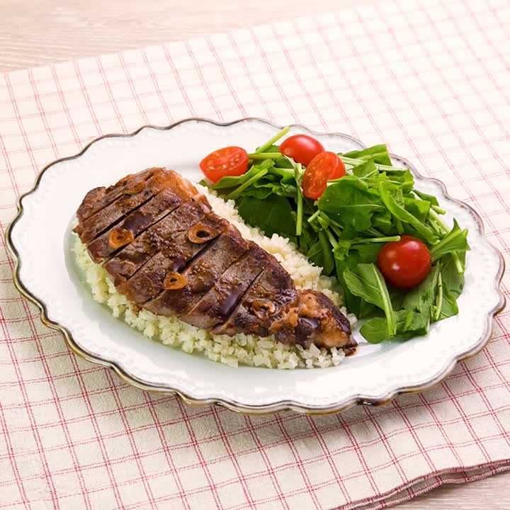 バターライス風の牛ステーキのっけ