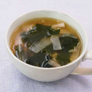 「大根とわかめの中華スープ」のレシピ動画
