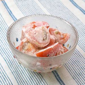 「トマトのシーザーあえ」のレシピ動画