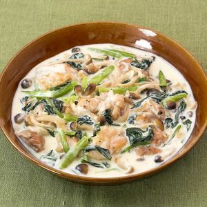 「鶏肉としめじのクリーム煮」のレシピ動画