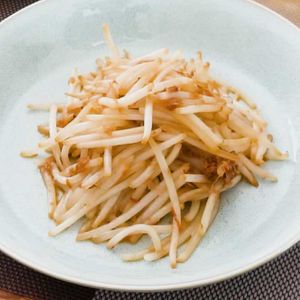 もやしのおかかバター炒め