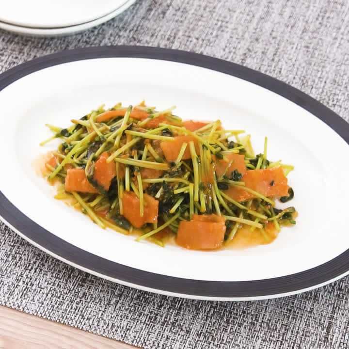 豆苗とベーコンのケチャップ炒め