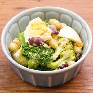 「ブロッコリーとお豆のカレーマヨ和え」のレシピ動画
