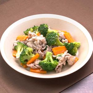 「豚こまとブロッコリーの旨塩炒め」のレシピ動画