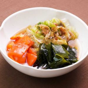 「レタスとわかめのおかか煮」のレシピ動画