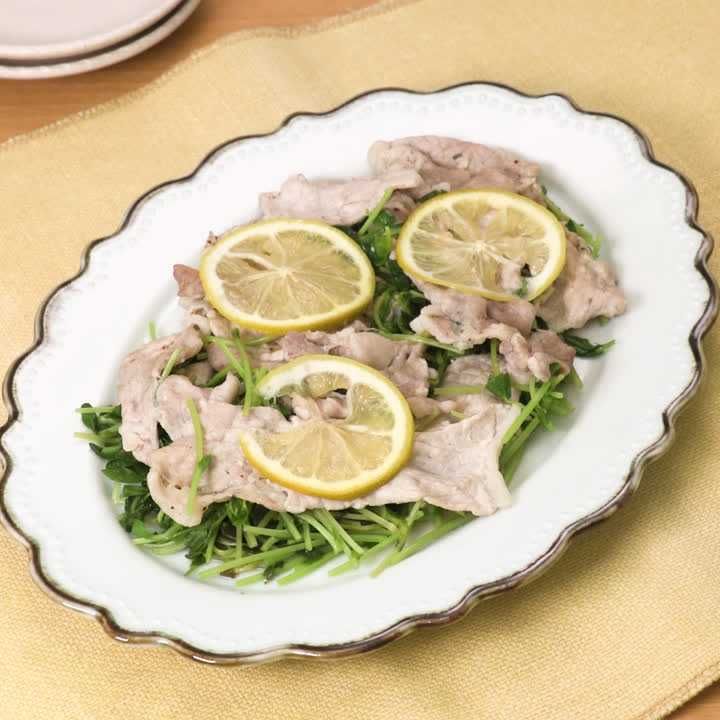 豚ロース肉と豆苗のレモン蒸し