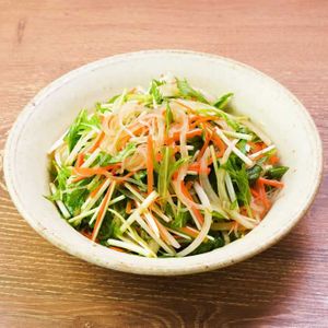 「水菜とにんじんの春雨サラダ」のレシピ動画