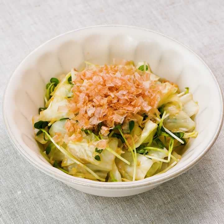 キャベツとかいわれのめんつゆ和え