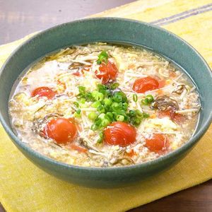 「鶏ひき肉とトマトのサンラータン風」のレシピ動画