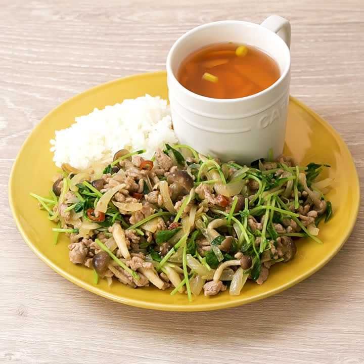 豚ひき肉と豆苗のピリ辛みそ炒めプレート