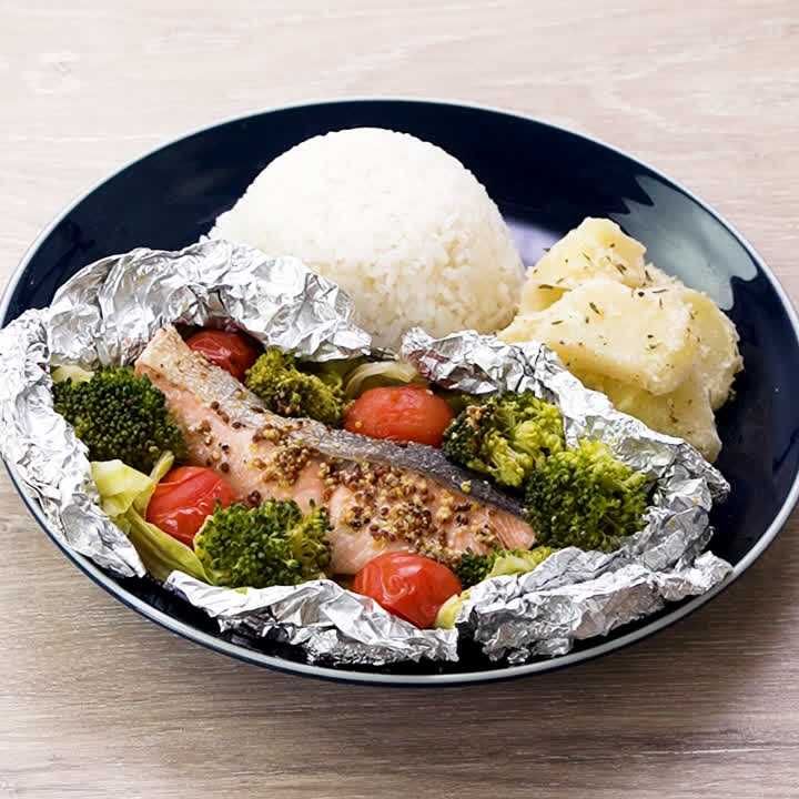 鮭とトマトのホイル蒸しプレート