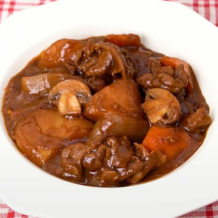 スロークッカーで作るスペイン風ビーフシチューのレシピ