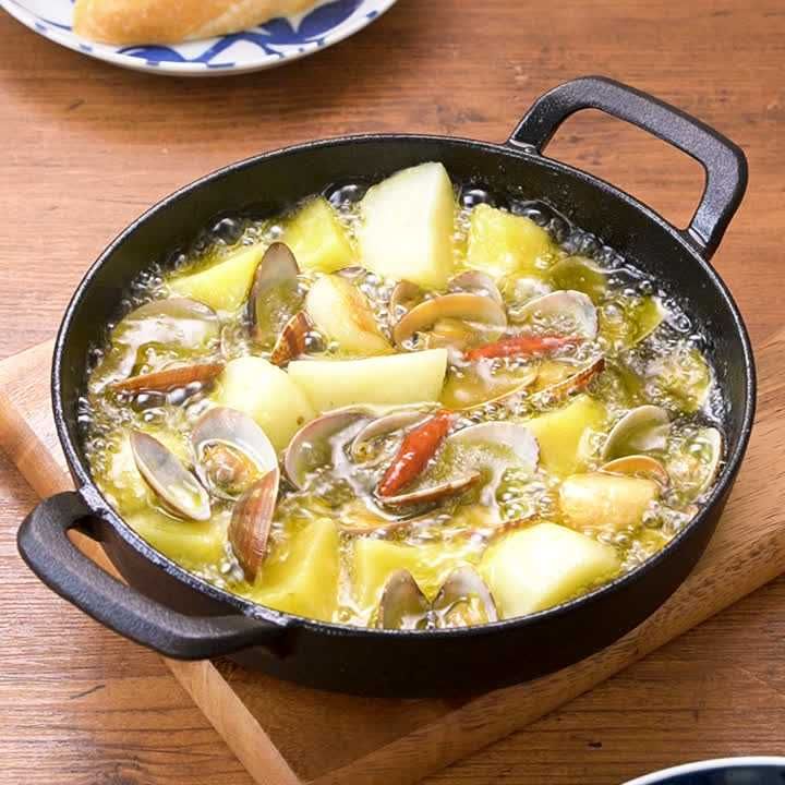 あさりとじゃがいものアヒージョ