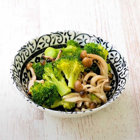 1週間使い切り献立 ブロッコリーとしめじのハーブソルトあえのレシピ動画 作り方 Delish Kitchen