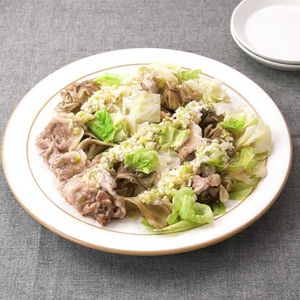 「豚こまとキャベツのレンジ蒸し」のレシピ動画