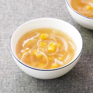 「玉ねぎとコーンのコンソメスープ」のレシピ動画