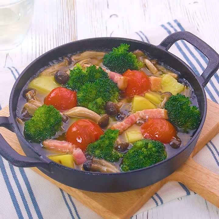カラフルな一品 たっぷり野菜のアヒージョのレシピ動画 作り方 Delish Kitchen