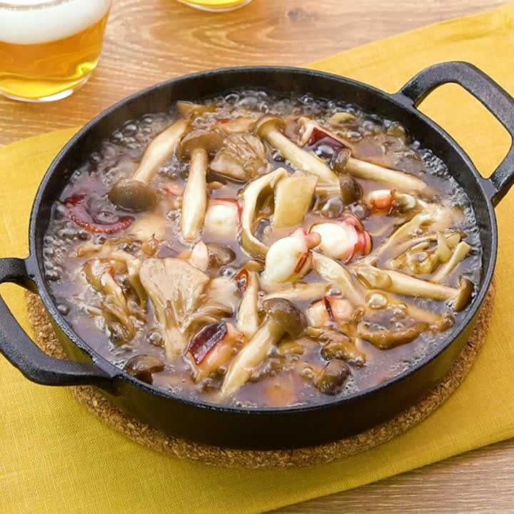 タコときのこのごま油アヒージョ