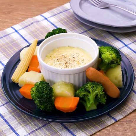 濃厚な味わい レンジチーズフォンデュのレシピ動画 作り方 Delish Kitchen