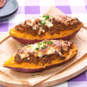 「丸ごとさつまいものミートグラタン」のレシピ動画