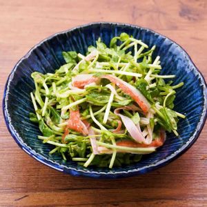 「豆苗とかにかまぼこのごまあえ」のレシピ動画