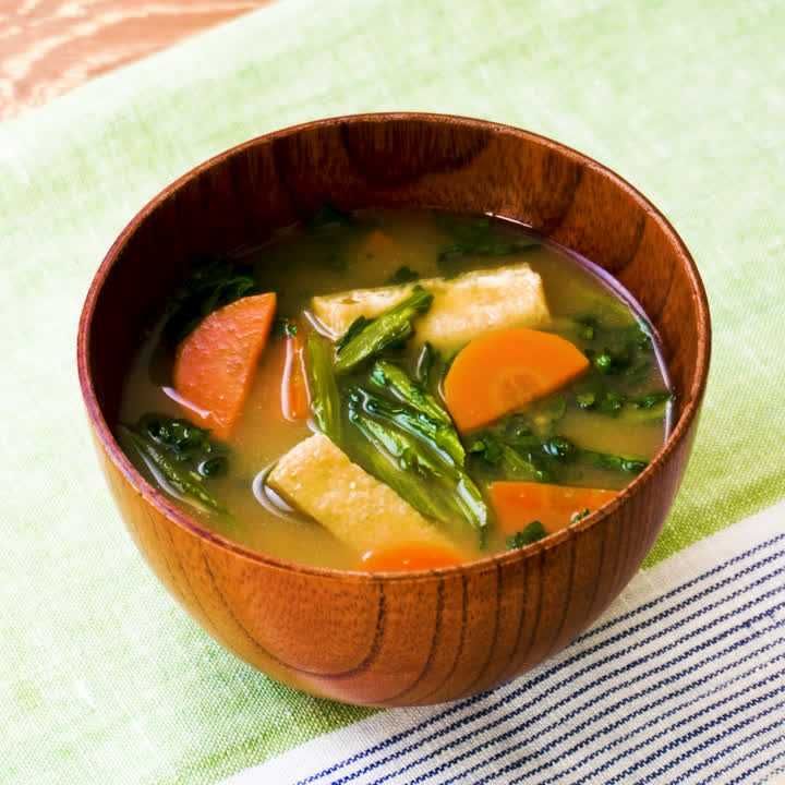 2品で大満足♪ 春菊と油揚げのみそ汁のレシピ動画・作り方 | デ