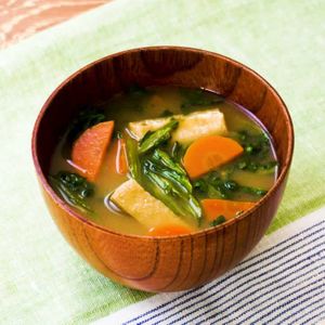 「春菊と油揚げのみそ汁」のレシピ動画