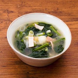 「ハムとほうれん草の中華スープ」のレシピ動画