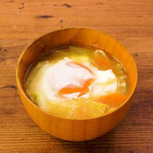 「落とし卵のしょうが味噌汁」のレシピ動画