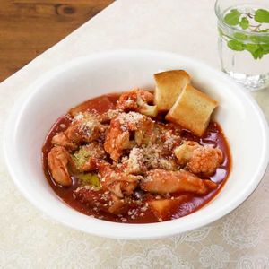 「鶏肉とカリフラワーのパンスープ」のレシピ動画