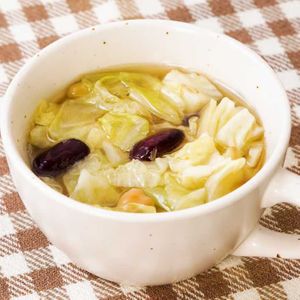 「キャベツとミックスビーンズのコンソメスープ」のレシピ動画