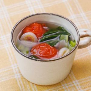 「小松菜とねぎのトマトスープ」のレシピ動画