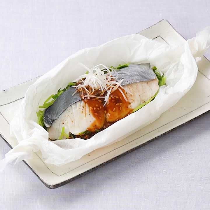 蒸しさわらのコチュジャンソースがけ