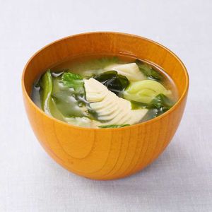 「チンゲン菜とたけのこの味噌汁」のレシピ動画