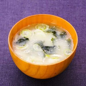 「ねぎとわかめの胡麻味噌汁」のレシピ動画