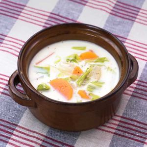 「キャベツとにんじんの豆乳スープ」のレシピ動画