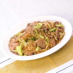 「豚肉としらたきのソース炒め」のレシピ動画