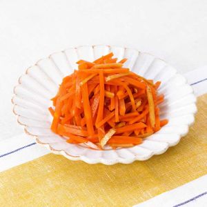 「にんじんのしょうがきんぴら」のレシピ動画