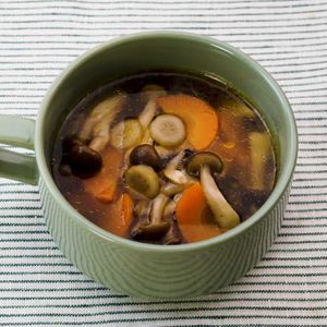 「にんじんとごぼうのコンソメスープ」のレシピ動画