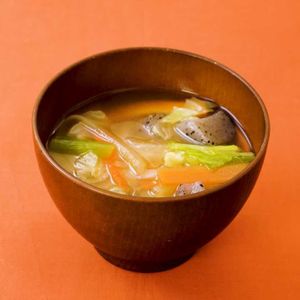「カット野菜の具沢山味噌汁」のレシピ動画