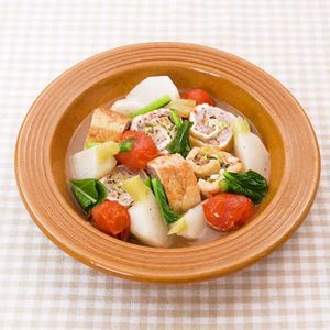 「油揚げロールとトマトの洋風スープ煮」のレシピ動画