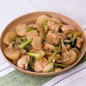 「鶏肉とかぶのとろとろしょうが炒め」のレシピ動画