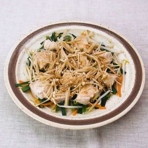 「鶏肉とカット野菜のレンジ蒸し」のレシピ動画