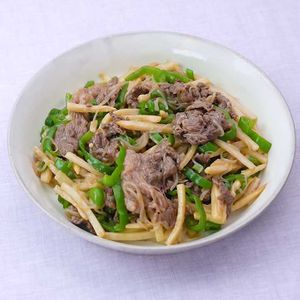 「しらたき入り青椒肉絲風」のレシピ動画